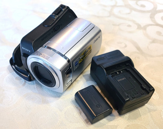 Sony DCR-SR45 Handycam 30GB HDD 40x Zoom.